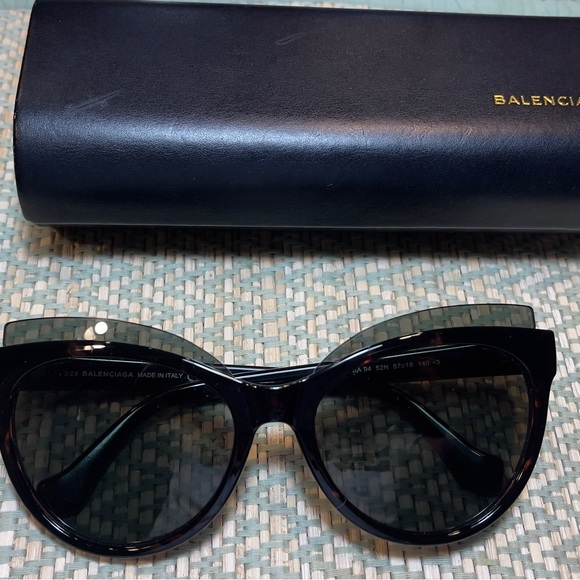 Balenciaga  Sunglasses Luxury Designer Accessory - Picture 1 of 6